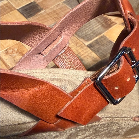 👡 Jeffrey Campbell Women's Platform 70’s Style Fisherman Sandals — Cognac — 8.5 - Picture 7 of 11